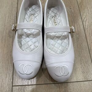 CHANEL White Quilted CC Logo Mary Jane Kids Shoes